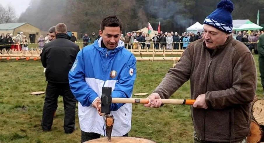 ლუკაშენკო შეშის ჩეხვის დროს დაშავდა