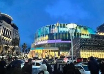 ბათუმის სავაჭრო ცენტრებიდან ხალხის ევაკუაცია მიმდინარეობს