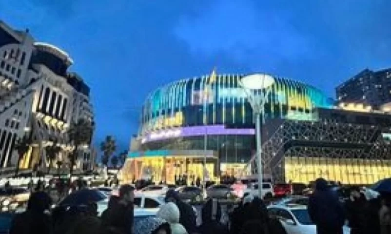 ბათუმის სავაჭრო ცენტრებიდან ხალხის ევაკუაცია მიმდინარეობს