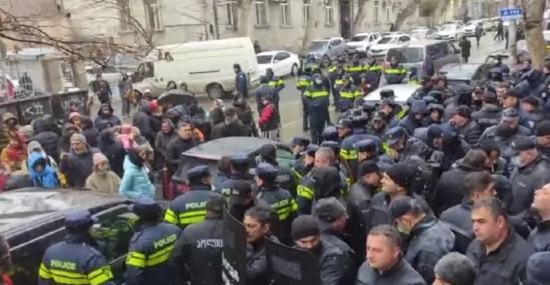 აღსრულების ეროვნული ბიურო კეკელიძის N1-დან ხატიაშვილების ოჯახის გამოსახლების შესახებ განცხადებას ავრცელებს