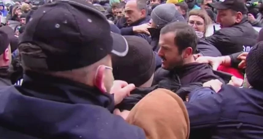 17 პირი დაკავებული იყო ადმინისტრაციული, ხოლო 2 სისხლის სამართლის წესით-სახალხო დამცველის აპარატი