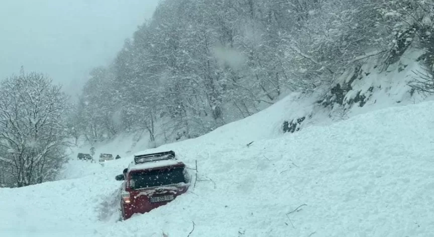 მაშველებმა დუშეთის მუნიციპალიტეტის სოფელ როშკასთან, თოვლში ჩარჩენილი 90-ამდე მოქალაქე გამოიყვანეს