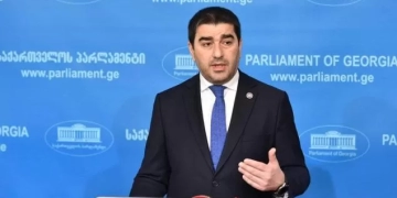 პაპუაშვილი კეკელიძის გათავისუფლებასთან დაკავშირებით განცხადებას აკეთებს