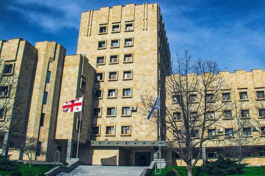 პროკურატურამ, ტყიბულის მუნიციპალიტეტის მერიის თანამშრომელს ძალადობის ფაქტზე ბრალი წაუყენა