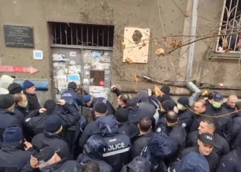 ხმაურიანი გამოსახლება კეკელიძეზე