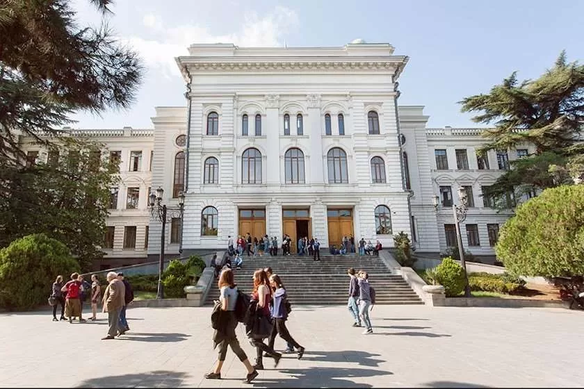 პროფესორები მზად არიან, თავდებში დაუდგნენ აკაკი ჩიქობავას – მიუღებელია დესტრუქცია/თსუ