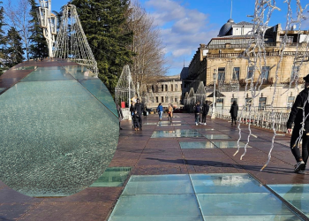 “ფრთხილად ხიდ-ხაფანგზე” – თეთრ ხიდზე  მინა დაზიანდა