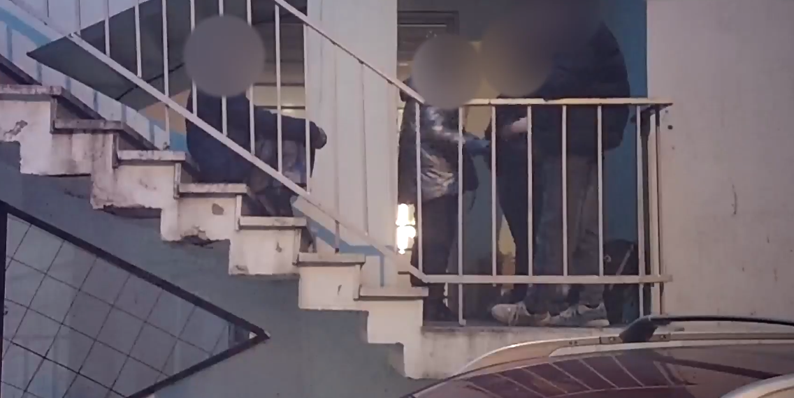 20 ლარიც იშოვე – მოქალაქე არასრულწლოვან შვილს აიძულებდა მოწყალება ეთხოვა (+ვიდეო)