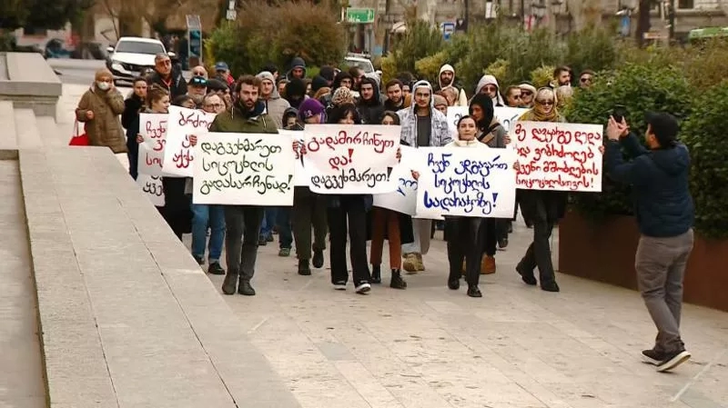 ონკოპაციენტების ოჯახის წევრებმა კანცელარიასთან აქცია გამართეს