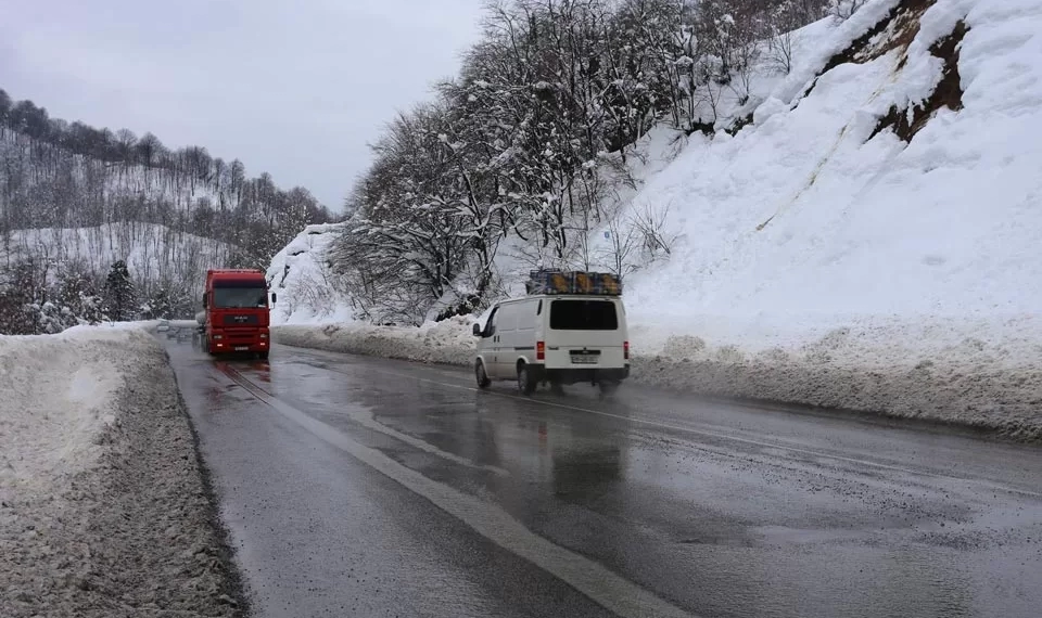 უამინდობის გამო, საავტომობილო გზებზე შეზღუდვები დაწესდა