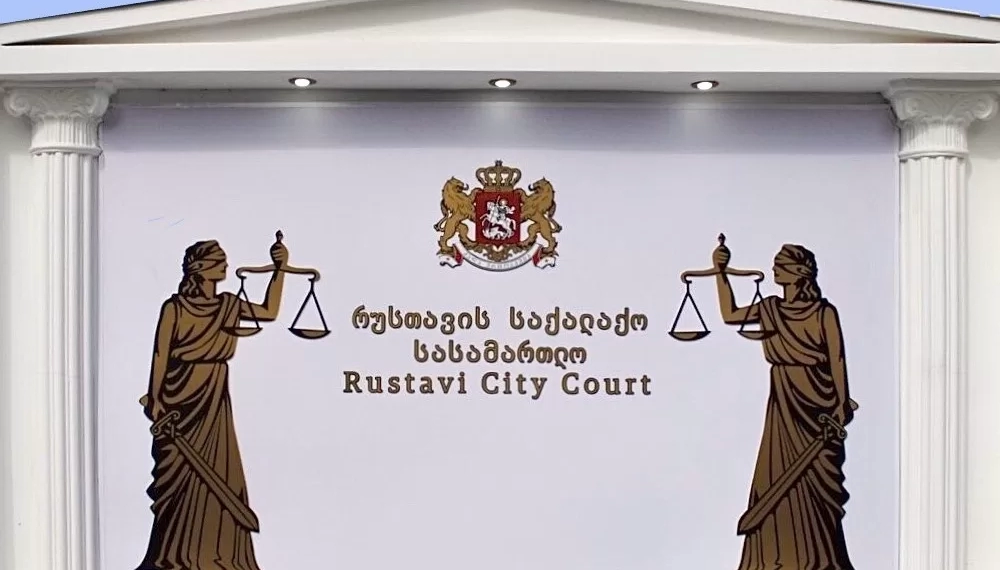 რუსთავის სასამართლოში 14 წლის აითაჯ შახმაროვას განზრახ მკვლელობის საქმეზე პროცესი მიმდინარეობს
