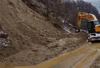 სტიქიას ებრძვიან ხაშურში