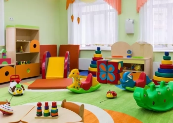 თბილისში ბაღის პედაგოგი ბავშვის ცემაში ამხილეს