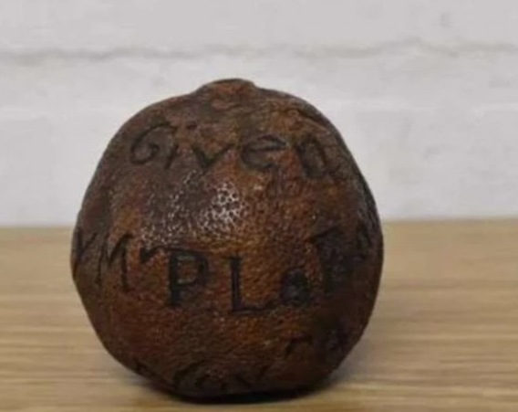 დიდ ბრიტანეთში აუქციონზე 285 წლის ლიმონი გაიყიდა