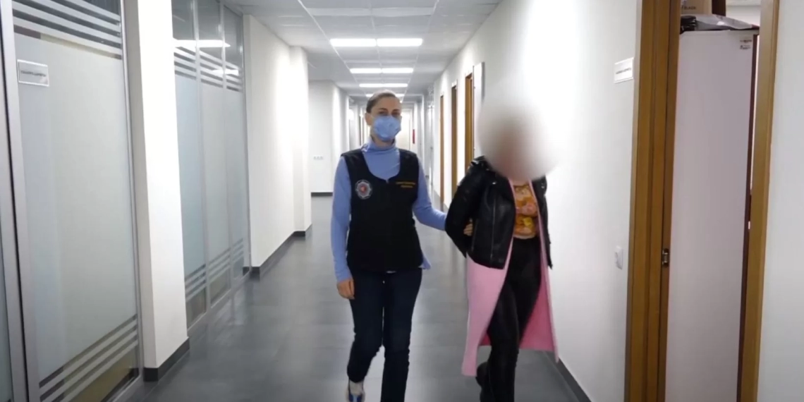 “წინასწარ შემუშავებული თაღლითური სქემით თავს რესტორანში აპატიჟებინებდნენ”-პოლიცია