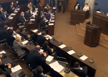 პარლამენტში მინისტრობის კანდიდატებს უსმენენ