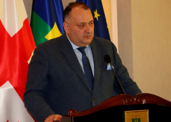 “თქვენ სხვა რამეს დაგვპირდით, რას დაგპირდით?”- ხმაური მერის ანგარიშის წარდგენისას