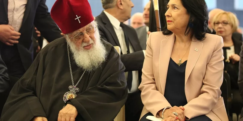 გაუგებარია, რას გულისხმობდა ქალბატონი პრეზიდენტი “ეკლესიის ძველ მეთოდებზე“ -ჯაღმაიძე ზურაბიშვილზე