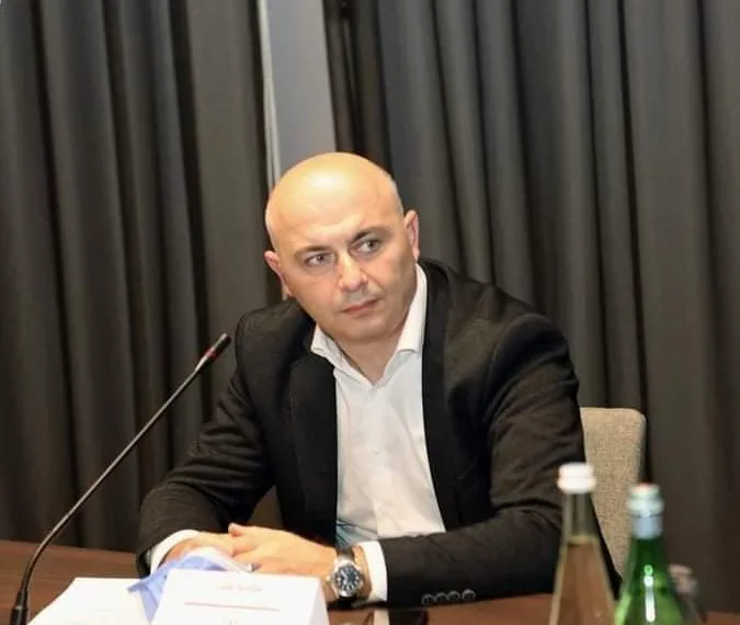 კლასელის დაბადების დღეზე ტორტი არ მაჭამესო, ვინაიდან ფული არ მქონდა დადებულიო- რას წერს გელა სიორდია