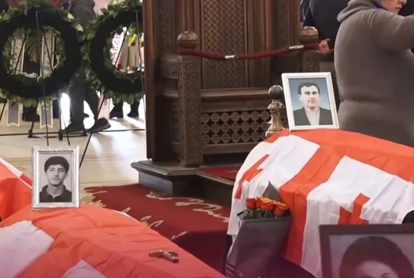 დროებით ოკუპირებული აფხაზეთიდან ომის დროს უგზო-უკვლოდ დაკარგული 12 პირის იდენტიფიცირებული ნეშტი გადმოასვენეს