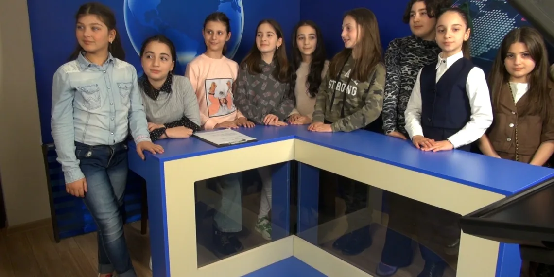 ტელეკომპანია „მეგა ტვ“-ს ქუთაისის 33-ე საჯარო სკოლის მოსწავლეები სტუმრობდნენ