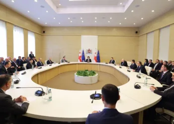 პრემიერი რეგიონებში სახელმწიფო რწმუნებულებს და მუნიციპალიტეტების მერებს შეხვდა