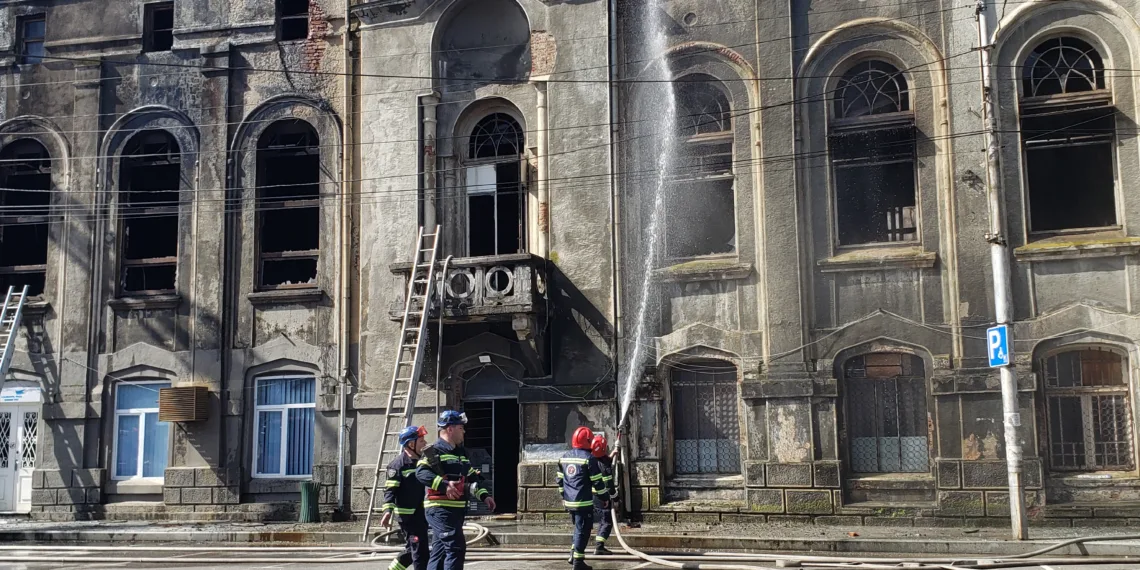 ქუთაისის კულტურული მემკვიდრეობის სტატუსის მქონე ფოსტის შენობა დაიწვა (+ფოტო)