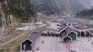 უცხო ქვეყნის მოქალაქის ავტომობილიდან 40 000 000  რუსული რუბლი ამოიღეს