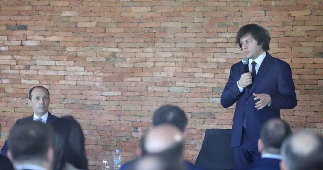 ირაკლი კობახიძე სახელმწიფო უწყებებში საჯარო მოხელეებთან გაცნობითი ხასიათის შეხვედრებს განაგრძობს