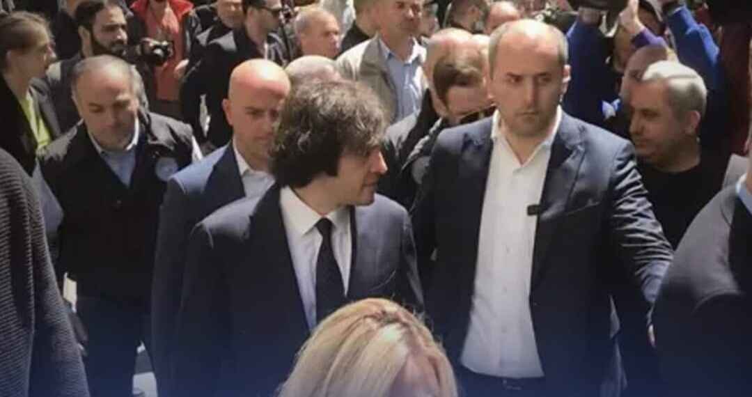 თბილისის სახელმწიფო უნივერსიტეტის შენობა  ირაკლი კობახიძემ ხმაურის ფონზე დატოვა