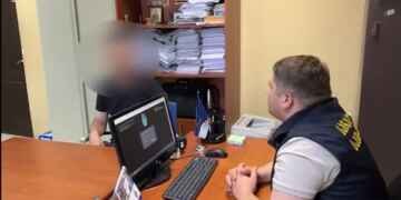 დაარწმუნა თითქოს შეეძლო მსჯავრდებულის ვადამდე ადრე გათავისუფლება