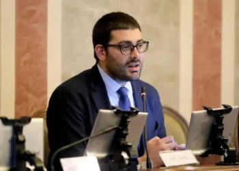 ხელისუფლება ცდილობს, განათლების სისტემა საკუთარი ვიწრო პოლიტიკური ინტერესებისთვის გამოიყენოს-საბა ბუაძე