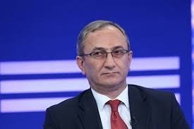 ვიღაც შორტებიანი შამბალა სამების საკათედრო ტაძარში შესულა-ბონდო მძინარიშვილი