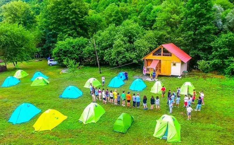 ქუთაისელ უფროსკლასელებს მერია საზაფხულო ბანაკში იწვევს – ნახეთ პირობები
