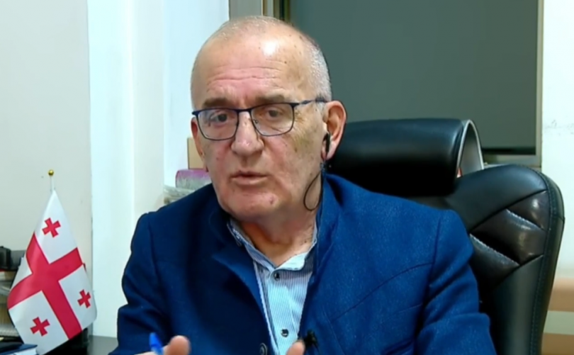 “ინტერნეტიც და ტელევიზორიც ჩართული აქვს”-ჩხაიძე სააკაშვილზე