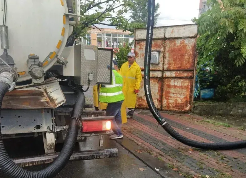 ბათუმში უხვი ნალექის შედეგად ქალაქის რამდენიმე მონაკვეთი დაიტბორა