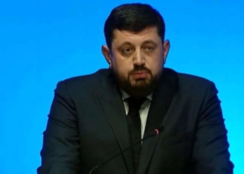 „დემოკრატიული ფესტივალი“ ატარებს პოლიტიკურ ხასიათს და მიმართულია კონკრეტული მონაწილე პოლიტიკური პარტიების მხარდაჭერისკენ – ფესტივალზე მიწვეული იყო პოლიტიკური პარტიების მხოლოდ ნაწილი – რაჟდენ კუპრაშვილი