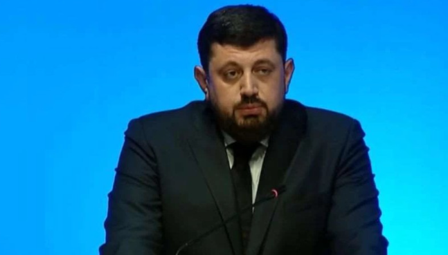 „დემოკრატიული ფესტივალი“ ატარებს პოლიტიკურ ხასიათს და მიმართულია კონკრეტული მონაწილე პოლიტიკური პარტიების მხარდაჭერისკენ – ფესტივალზე მიწვეული იყო პოლიტიკური პარტიების მხოლოდ ნაწილი – რაჟდენ კუპრაშვილი