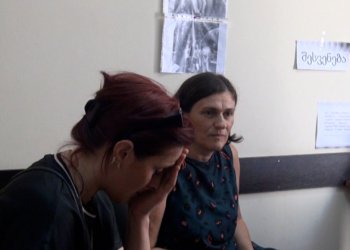 დანით დასდევდა მული – ოჯახში ძალადობის მსხვერპლი ქალი, შვილებს ვერ იბრუნებს