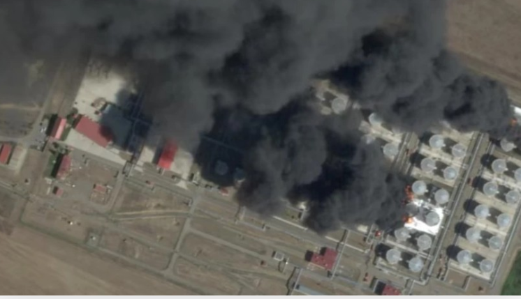 როსტოვის ოლქში მესამე დღეა ვერ აქრობენ უკრაინის შეტევით გამოწვეულ ხანძარს