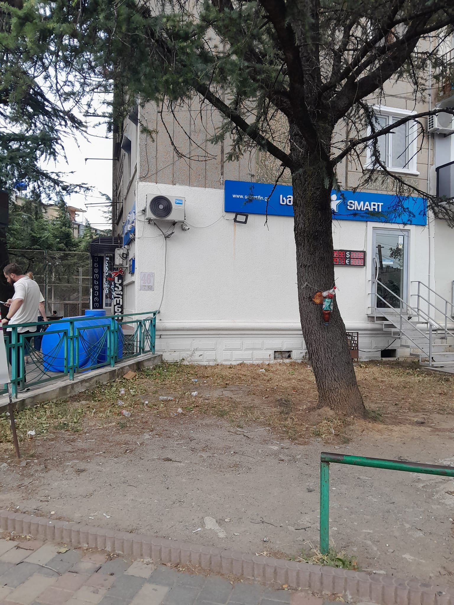 ქუთაისში წყლის ცისტერნის დაცემის შედეგად ორი ადმიანი დაშავდა