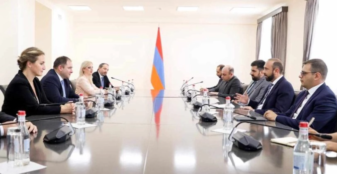 ნიკოლოზ სამხარაძე სომხეთის საგარეო საქმეთა მინისტრს შეხვდა