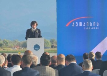 პროექტში, რომელიც ქუთაისის საერთაშორისო აეროპორტის განვითარების გენერალური გეგმის პირველ ფაზას წარმოადგენს, 240 მილიონი ლარის ინვესტიცია ჩაიდება, რაც აღემატება ამ აეროპორტში აქამდე განხორციელებული ყველა ინვესტიციის ჯამს – ირაკლი კობახიძე
