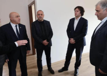 პრემიერ-მინისტრმა ქუთაისში საცხოვრებელი კომპლექსის მშენებლობა დაათვალიერა, სადაც ბინებს 720 დევნილი ოჯახი მიიღებს