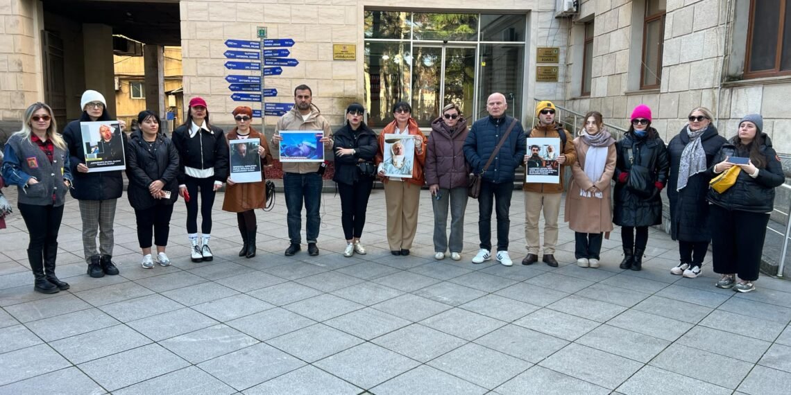 ჟურნალისტების სიცოცხლეს საფრთხე ემუქრება – მედიამ ქუთაისში აქცია გამართა