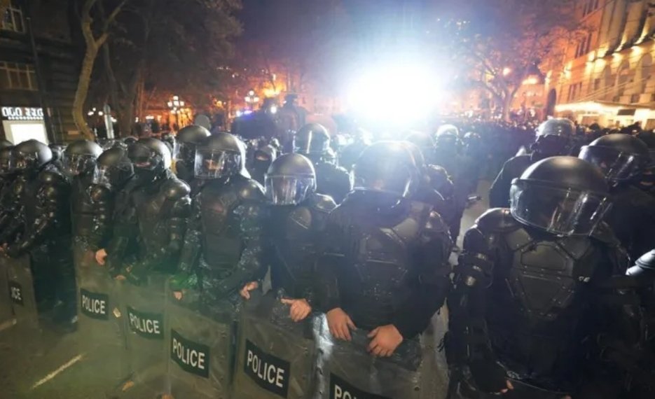 სპეცრაზმა ცრემლსადენი გაზი გამოიყენა