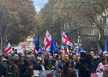 სადგურის მოედნიდან რუსთაველის გამზირისკენ მსვლელობა დაიწყო