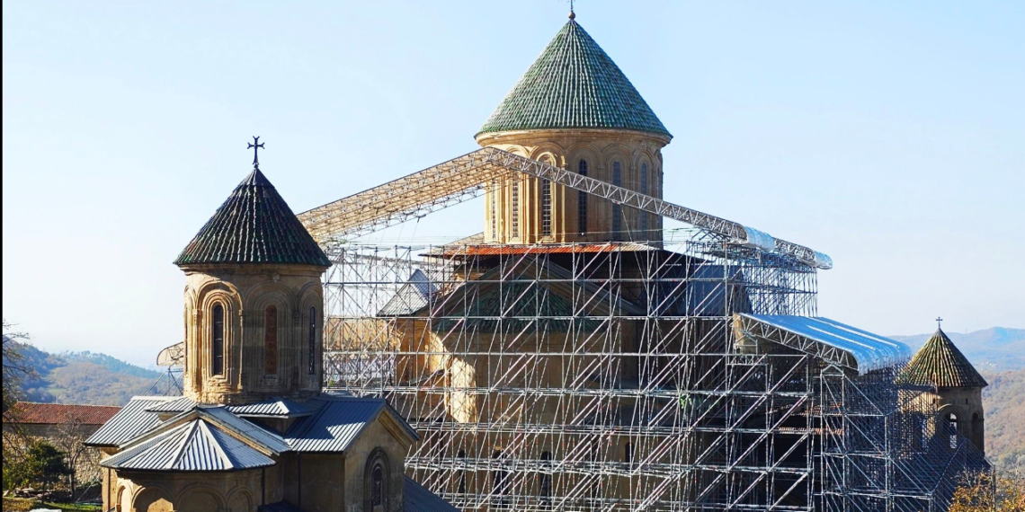 მეხუთე ზამთარი უხარისხო გადახურვის ქვეშ სირცხვილზე და მტრობაზე მეტი იქნება – რა ხდება გელათში