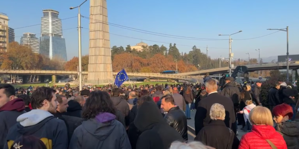 გმირთა მოედანზე მოძრაობა გადაიკეტა