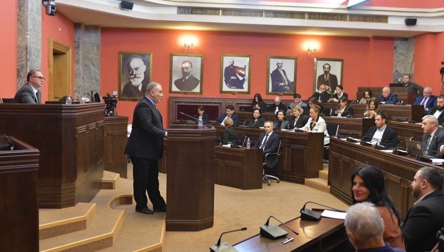 კომიტეტების გაერთიანებულ სხდომაზე სამთავრობო პროგრამას და მინისტრობის კანდიდატებს მხარი დაუჭირეს